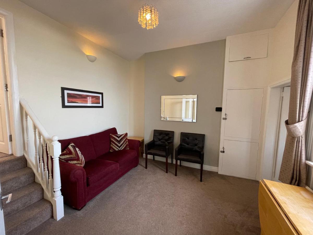 45 The Square Holiday Apartment *
